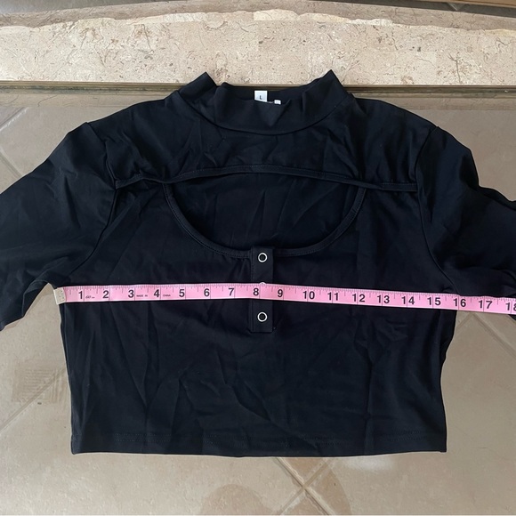 LONG SLEEVE MOCK NECK CROP TOP - Picture 10 of 15